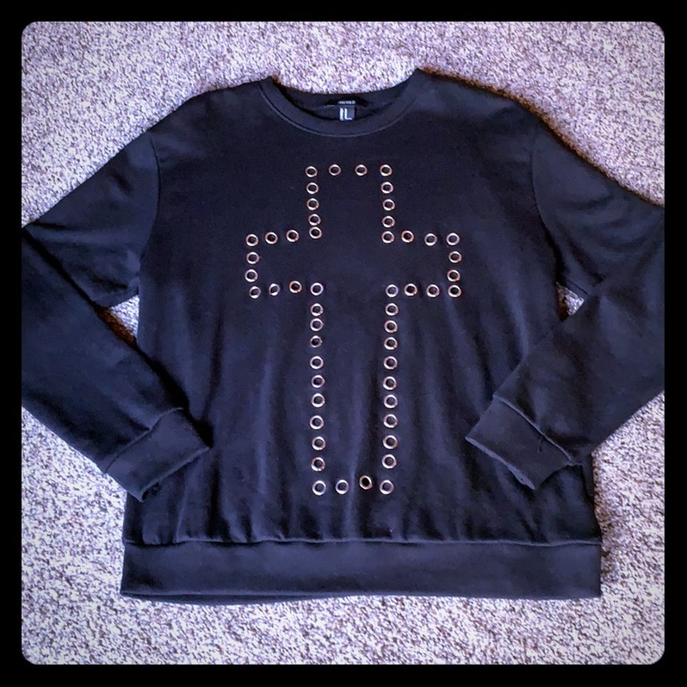 Cross crew neck ✝️